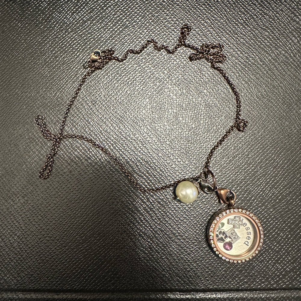 Locket necklacee